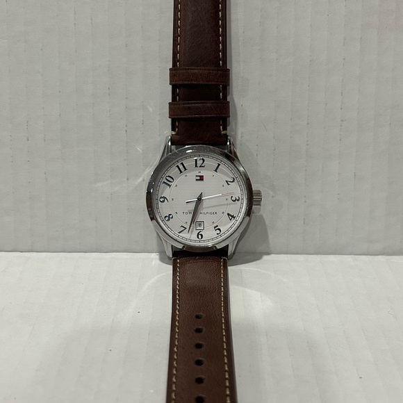 LIKE NEW!! Tommy Hilfiger
- Model: TH.142.25.1014 - Picture 5 of 7